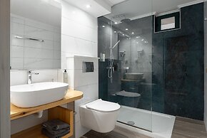 Captain's Seafront Apartments