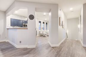 Lux Scottsdale Condo Overlooks 9th Hole Near Golf