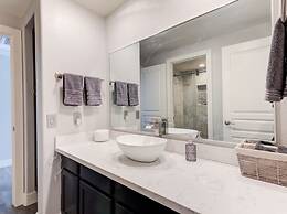 Lux Scottsdale Condo Overlooks 9th Hole Near Golf
