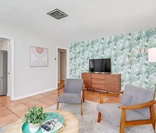 Chic Downtown Sarasota Cottage Retreat