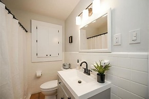 Chic Downtown Sarasota Cottage Retreat