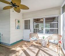 Chic Downtown Sarasota Cottage Retreat