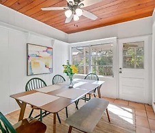 Chic Downtown Sarasota Cottage Retreat
