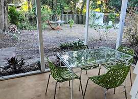 Chic Downtown Sarasota Cottage Retreat