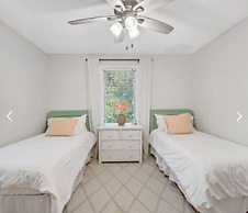 Chic Downtown Sarasota Cottage Retreat