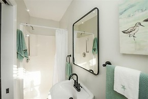 Chic Downtown Sarasota Cottage Retreat