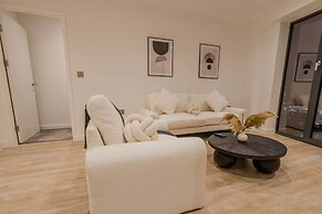 Bianco Suite 2BR With City Views