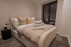 Bianco Suite 2BR With City Views