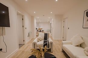 Bianco Suite 2BR With City Views