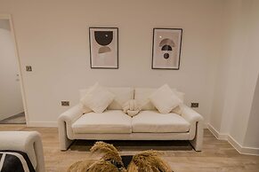 Bianco Suite 2BR With City Views