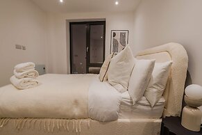 Bianco Suite 2BR With City Views