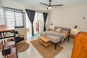 Tropical House With Private Pool in Downtown