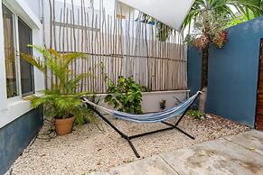 Tropical House With Private Pool in Downtown