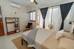 Tropical House With Private Pool in Downtown