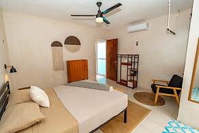 Tropical House With Private Pool in Downtown