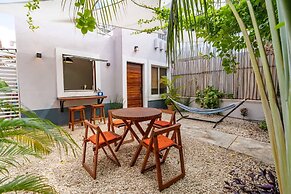 Tropical House With Private Pool in Downtown