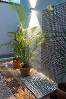 Tropical House With Private Pool in Downtown