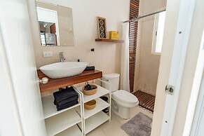 Tropical House With Private Pool in Downtown