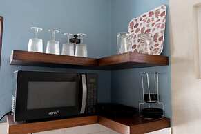 Tropical House With Private Pool in Downtown