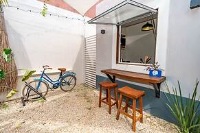 Tropical House With Private Pool in Downtown