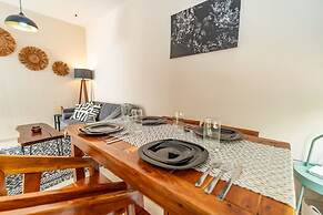 Tropical House With Private Pool in Downtown