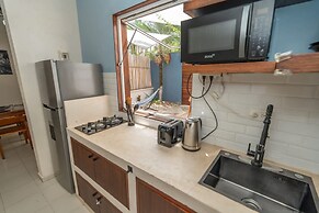 Tropical House With Private Pool in Downtown