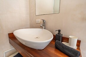 Tropical House With Private Pool in Downtown