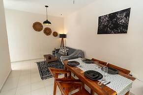 Tropical House With Private Pool in Downtown