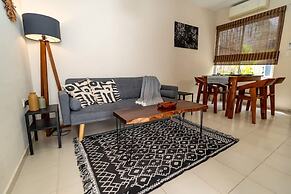 Tropical House With Private Pool in Downtown