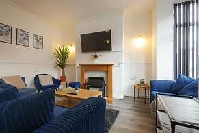 House-sleeps8-parking-garden