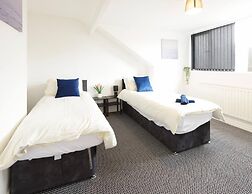 House-sleeps8-parking-garden