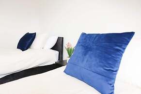 House-sleeps8-parking-garden