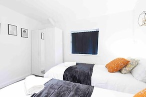 House-sleeps7-parking-garden-petfriendly