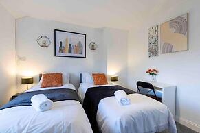 House-sleeps7-parking-garden-petfriendly