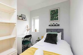 House-sleeps7-parking-garden-petfriendly