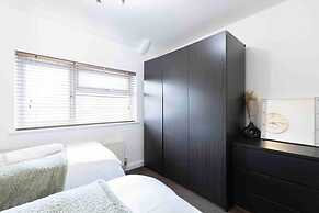 House-sleeps7-parking-garden-petfriendly