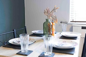 House-sleeps7-parking-garden-petfriendly