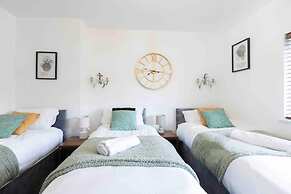 House-sleeps7-parking-garden-petfriendly