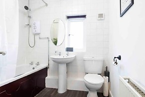 House-sleeps7-parking-garden-petfriendly