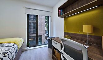 Student Only The Oaks