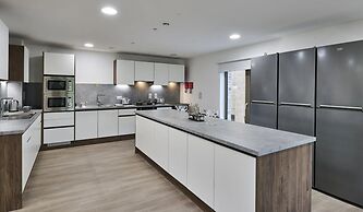 Student Only The Oaks