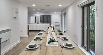 Student Only The Oaks