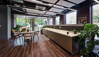 Student Only The Oaks