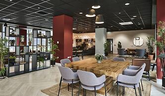 Student Only The Oaks