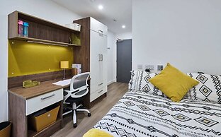 Student Only The Oaks