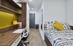 Student Only The Oaks