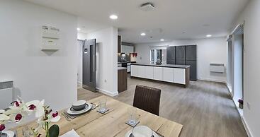 Student Only The Oaks