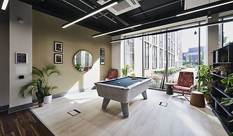 Student Only The Oaks