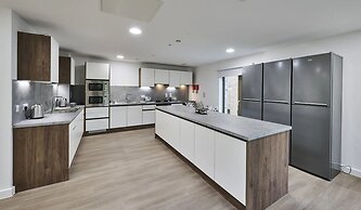 Student Only The Oaks