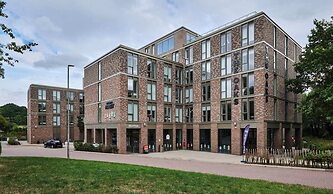 Student Only The Oaks